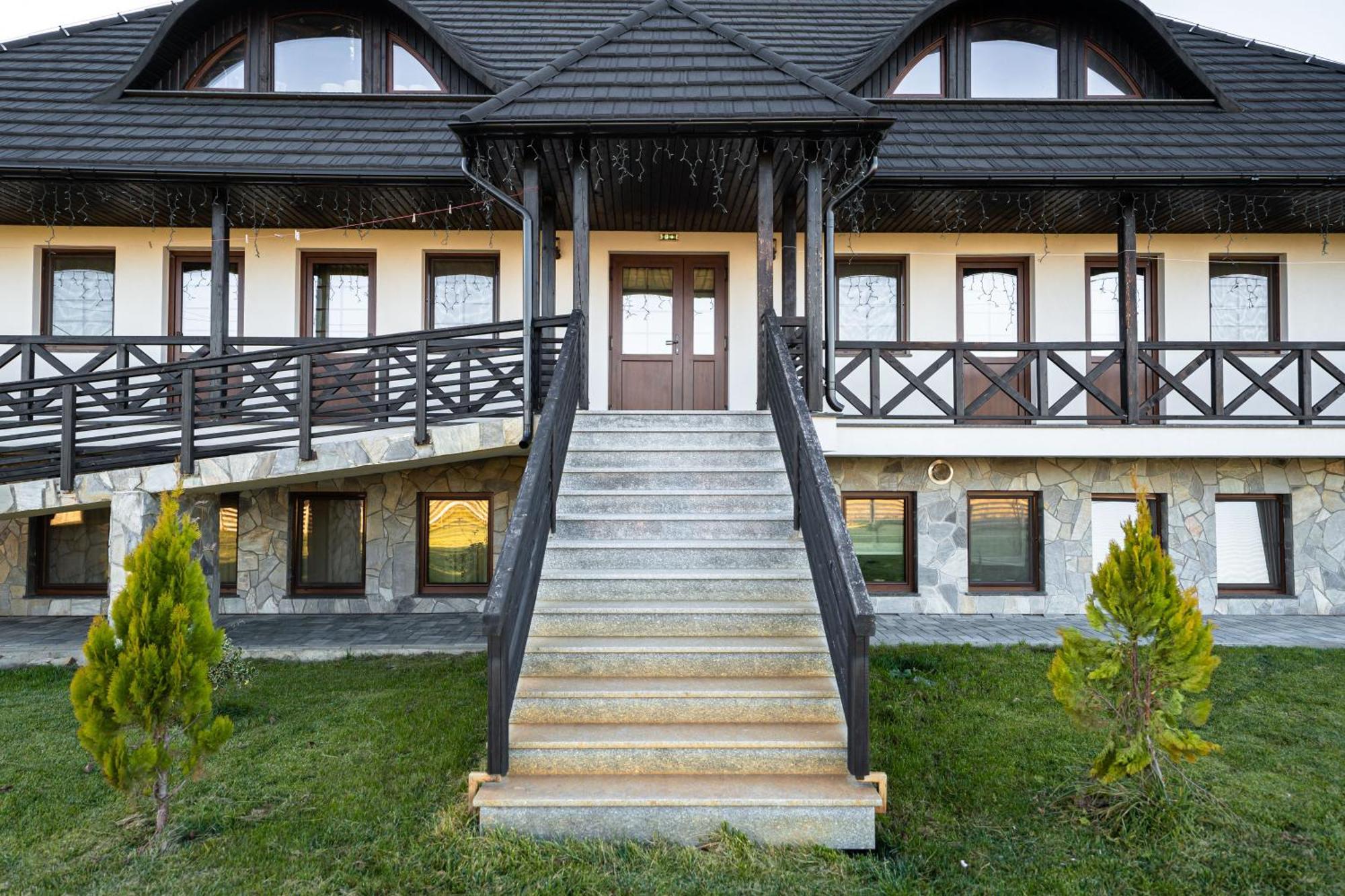 Casa Andra Otel Siret Dış mekan fotoğraf